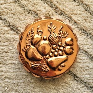 Vtg Benjamin & Medwin NY Fruit Cake Copper Mold Hanging Kitchen Wall Décor 7"